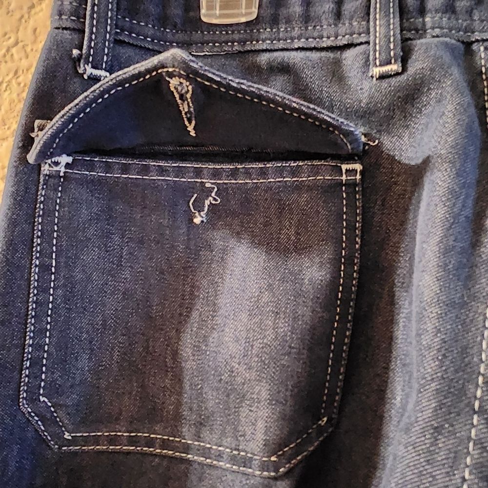 Nice blue jeans missing button/size - Picture 4 of 4